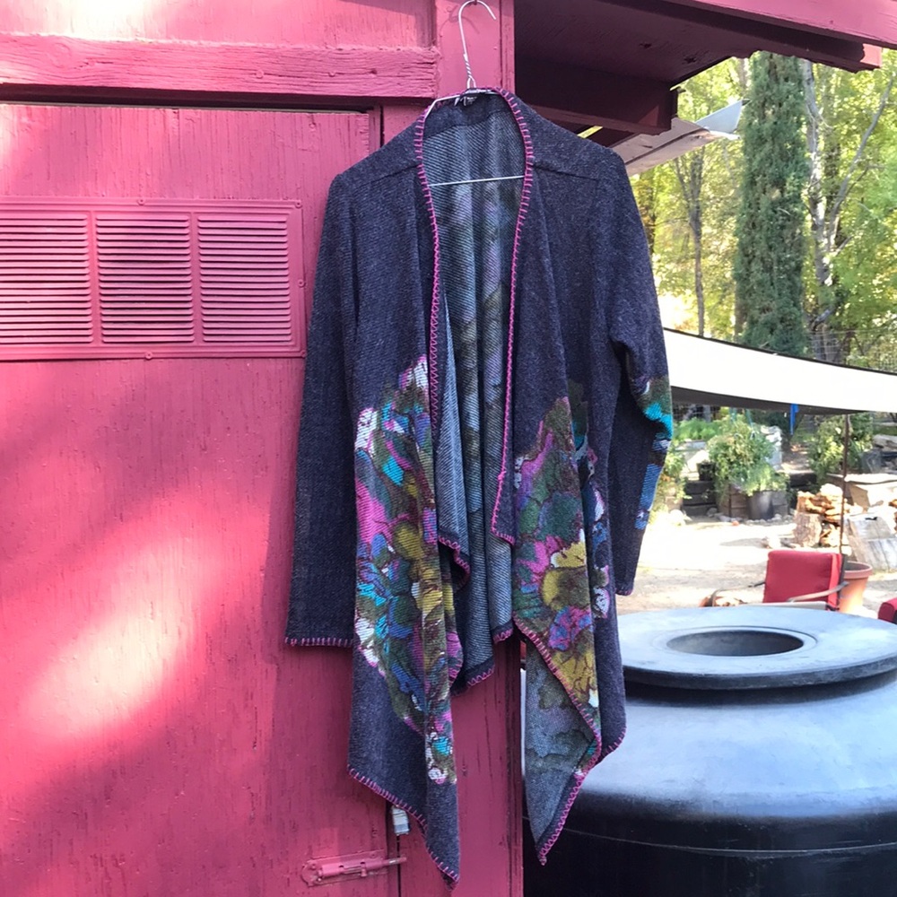 Elegant Gray Floral Cardigan